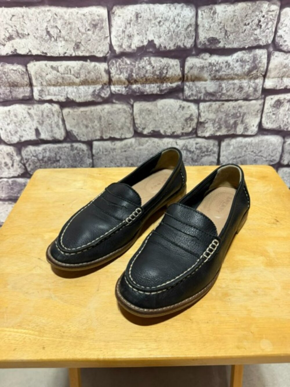 Sperry Black With Ivory Stitching Loafers Size 8